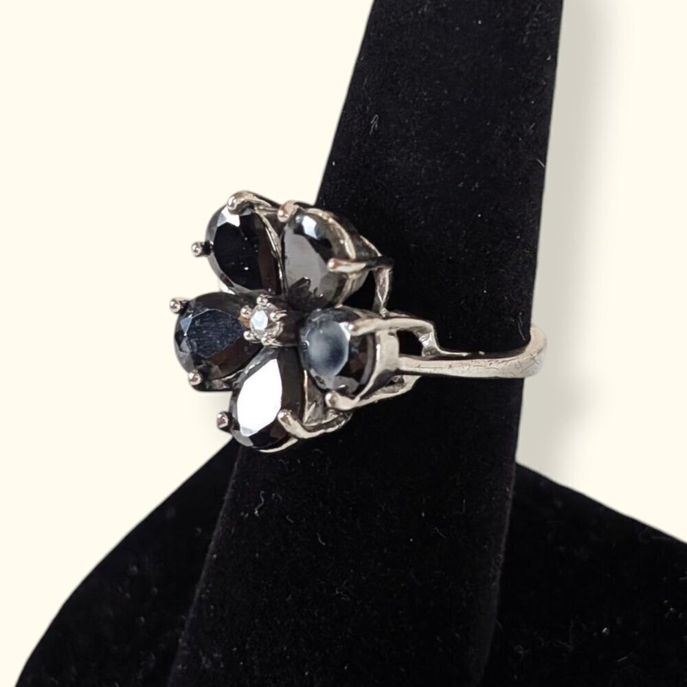 V. Black Glass Floral Ring - Picture 3 of 6